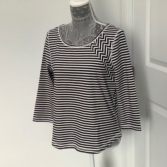 Black and White Striped Fitted 3/4 Sleeve Top Size L - Picture 5 of 10
